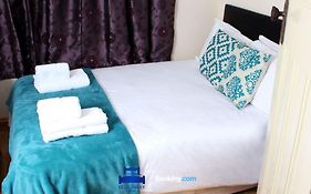 3 Bedroom House For Contractors By Beds Away Short Lets & Serviced Accommodation Oxford With Free Parking For 2 Cars